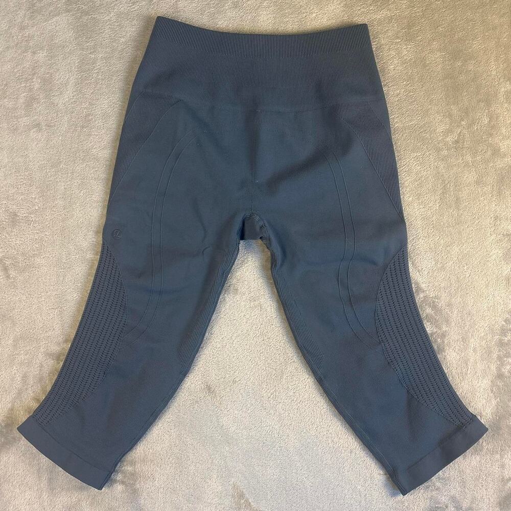 Lululemon Cropped Biker Leggings Women’s Blue Seamless 3/4 Activewear Yoga Sz 22